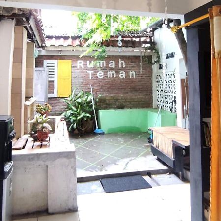 Rumah Teman Hostel Semarang Exterior foto
